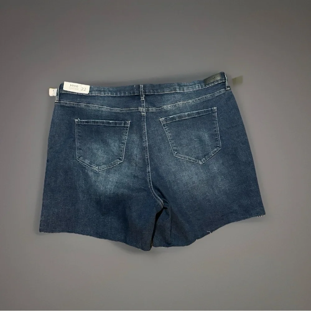 Nicole Miller Soho High Rise Dark Blue Denim Distressed Shorts Sz 22 NWT - Picture 2 of 4